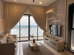 Cozy Beachfront Seaview with 2 CarParks FOC Netflix Access and YouTube Premium 3Beds3Bath 6-11pax by Minshuku
